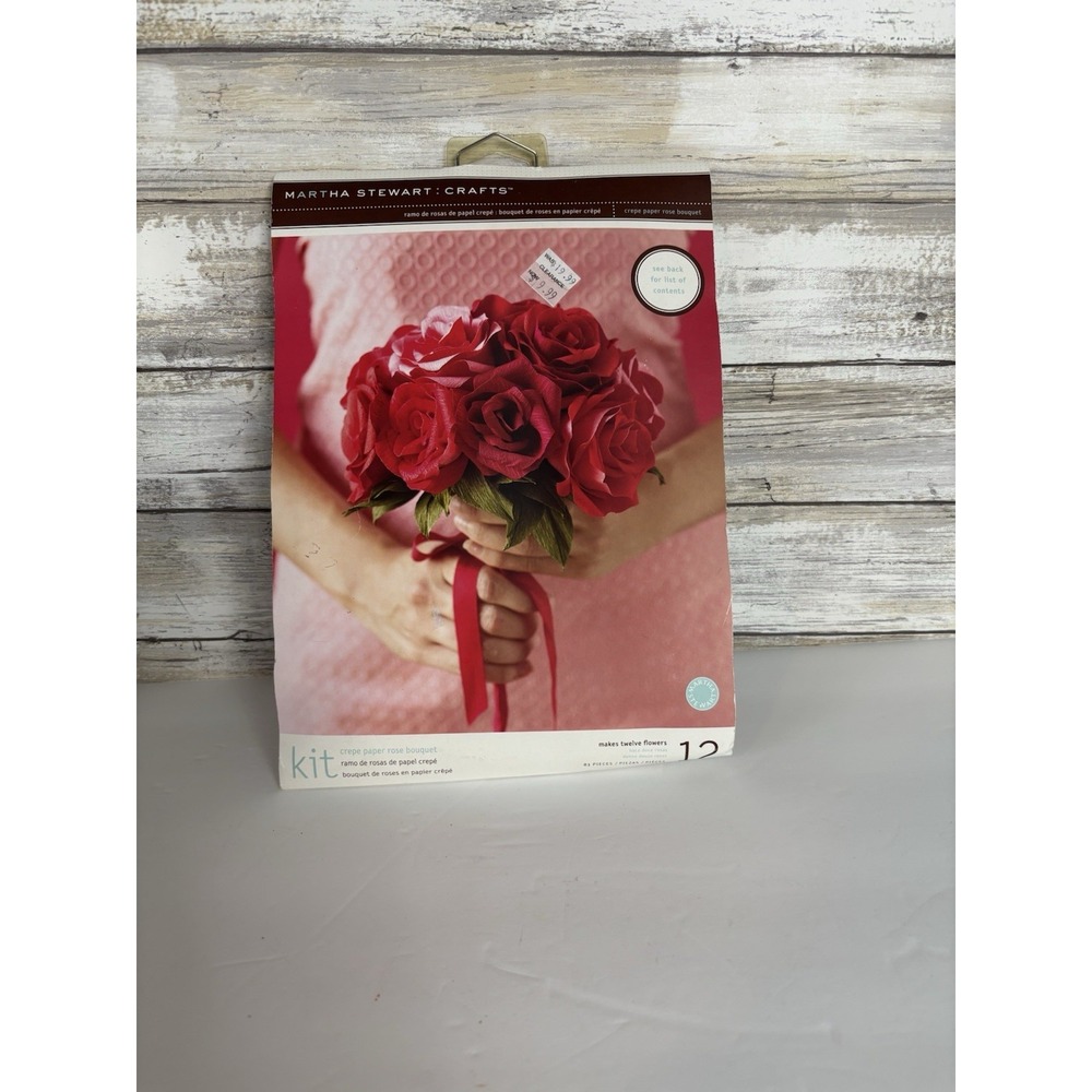 Martha Stewart Crafts Crepe Paper Red Rose Bouquet Kit Makes 12 Flowers M230467‎